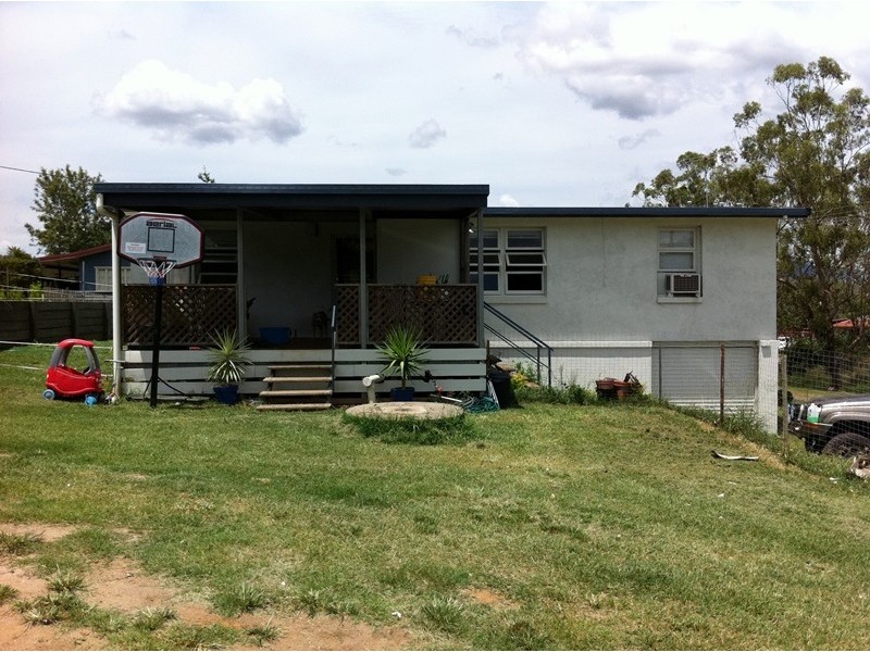 1 Bismark St, Mount Larcom QLD 4695