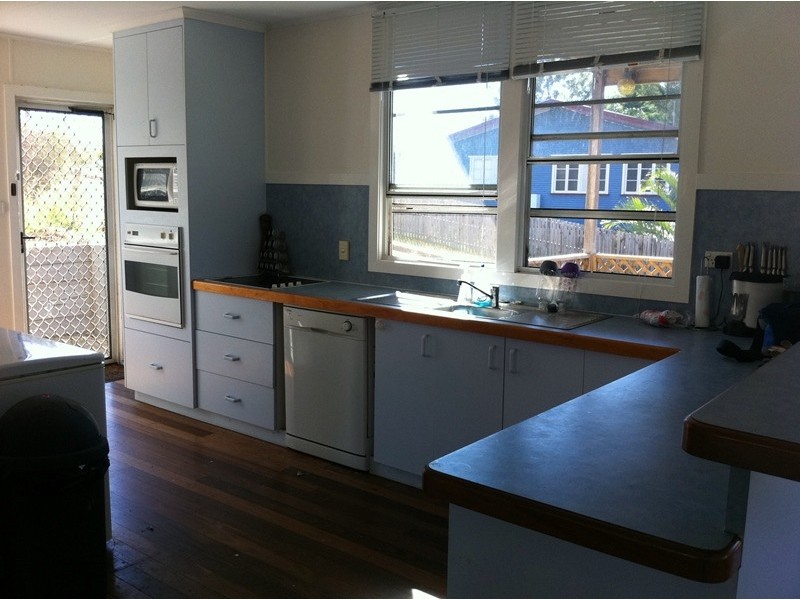 1 Bismark St, Mount Larcom QLD 4695