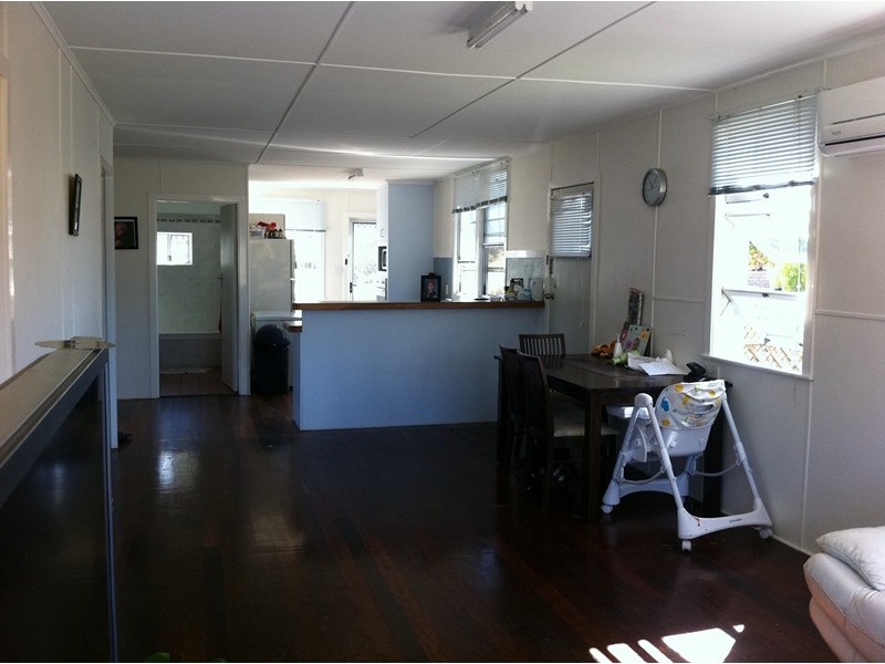 1 Bismark St, Mount Larcom QLD 4695