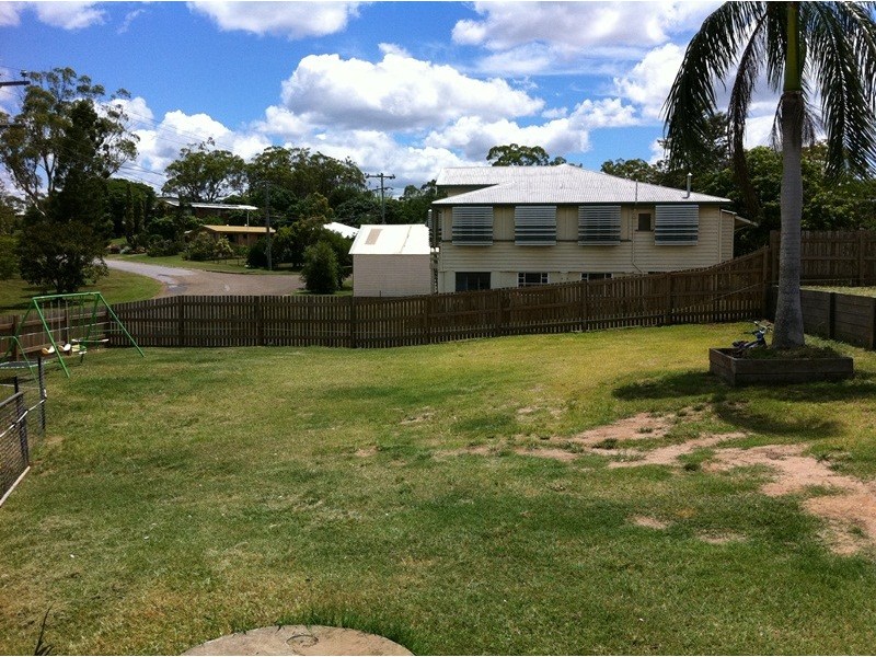 1 Bismark St, Mount Larcom QLD 4695