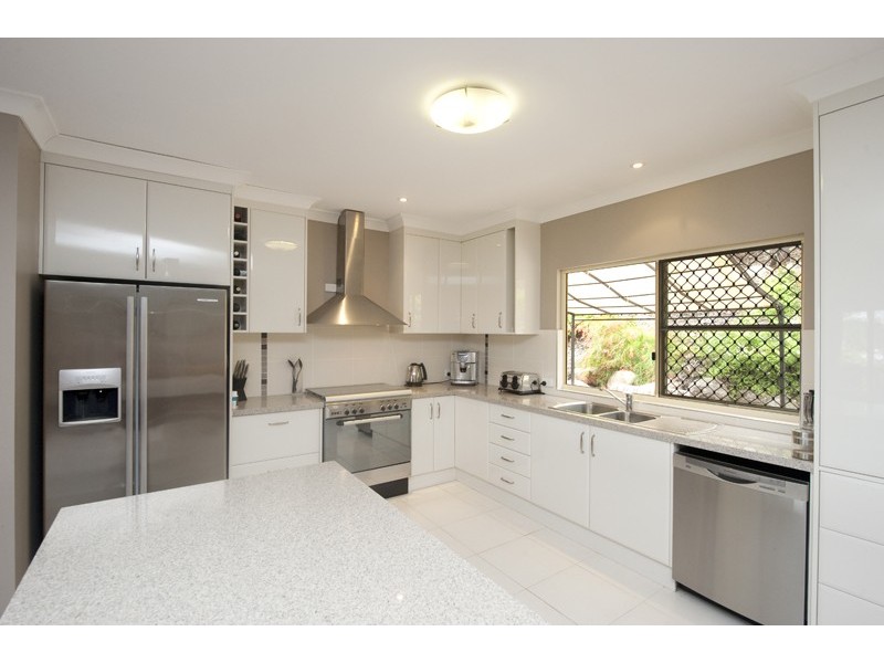 10 Selwyn Close, Telina QLD 4680