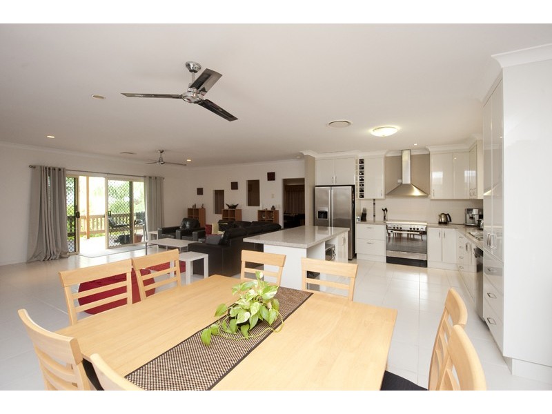 10 Selwyn Close, Telina QLD 4680