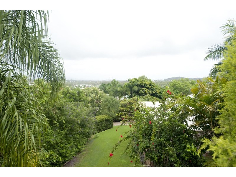 10 Selwyn Close, Telina QLD 4680