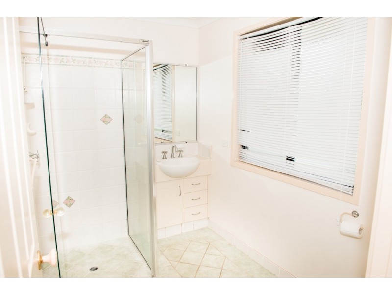 2 Helston Street, Telina QLD 4680