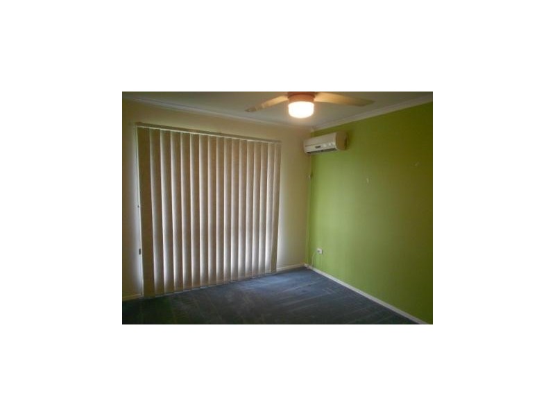 34 Tuckers Road, Boyne Island QLD 4680