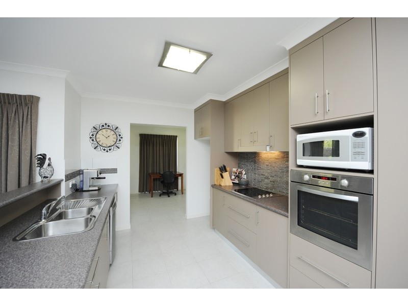 6 Riverside Place, Telina QLD 4680