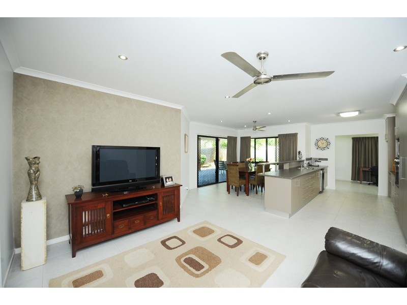 6 Riverside Place, Telina QLD 4680