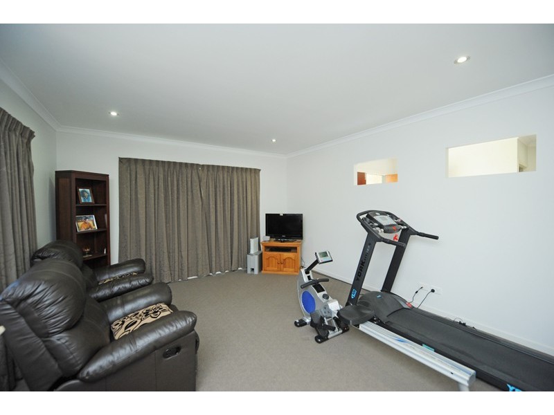 6 Riverside Place, Telina QLD 4680