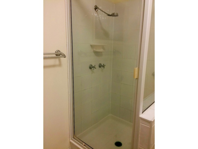 9/15 ROBERTS ST, South Gladstone QLD 4680