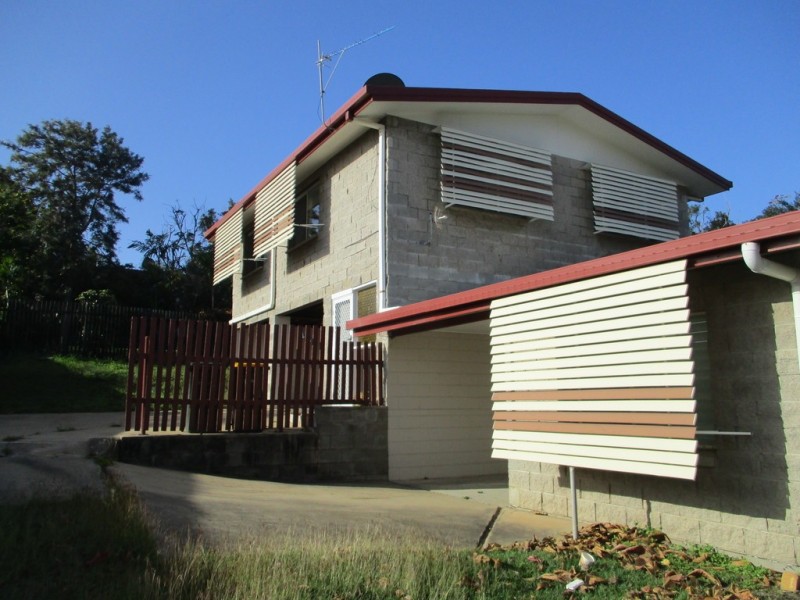 2/12 MURRAY STREET, West Gladstone QLD 4680