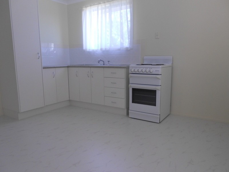 2/12 MURRAY STREET, West Gladstone QLD 4680