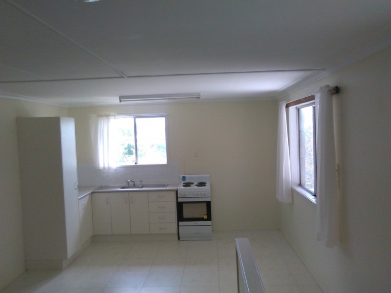 2/12 MURRAY STREET, West Gladstone QLD 4680