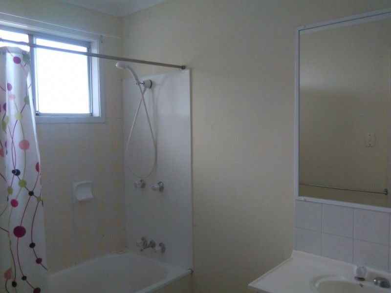 2/12 MURRAY STREET, West Gladstone QLD 4680