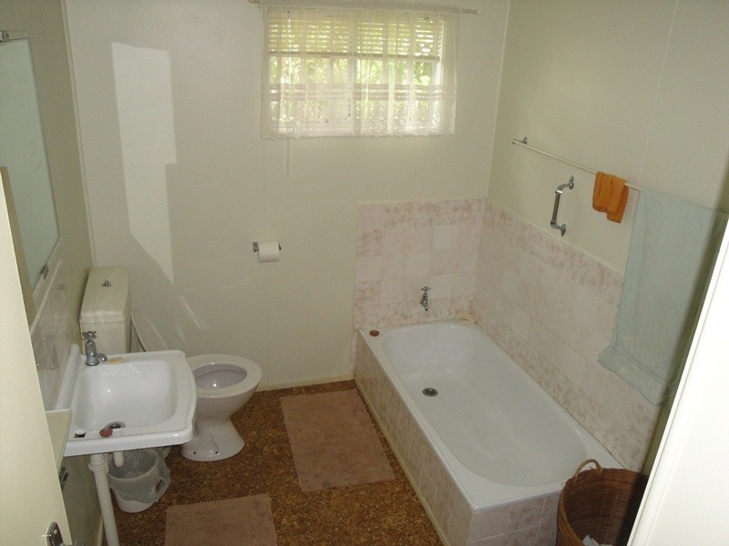 7 Dr John McGree Esplanade, Tannum Sands QLD 4680