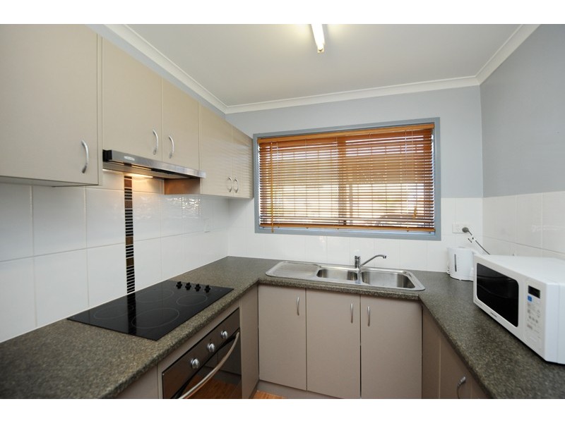 2 / 194 Auckland Street, South Gladstone QLD 4680