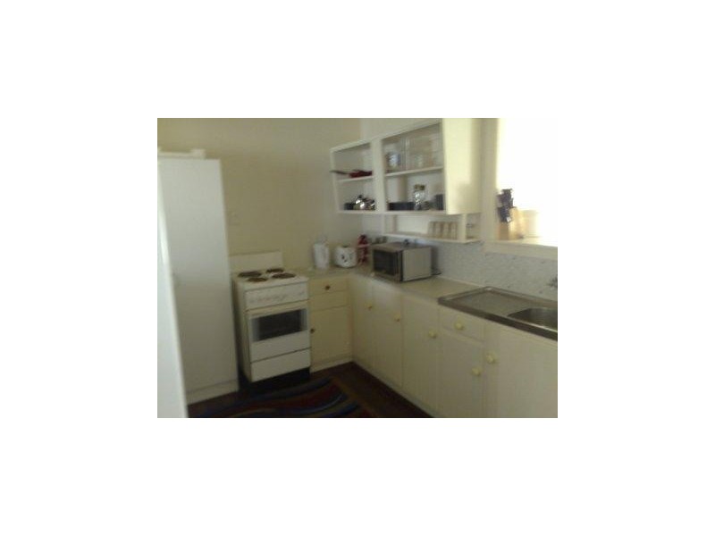 2/61 Elizabeth St, South Gladstone QLD 4680