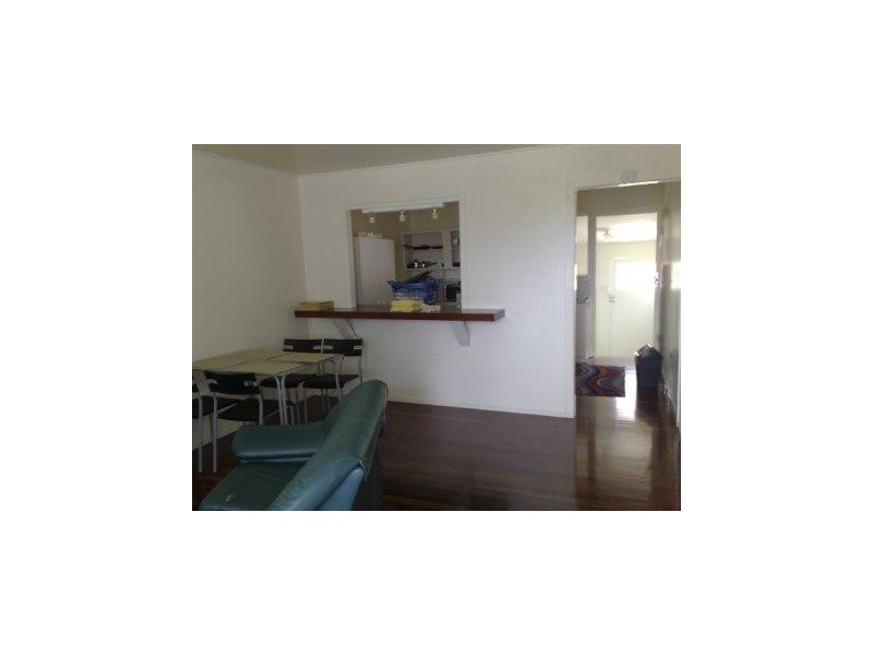 2/61 Elizabeth St, South Gladstone QLD 4680