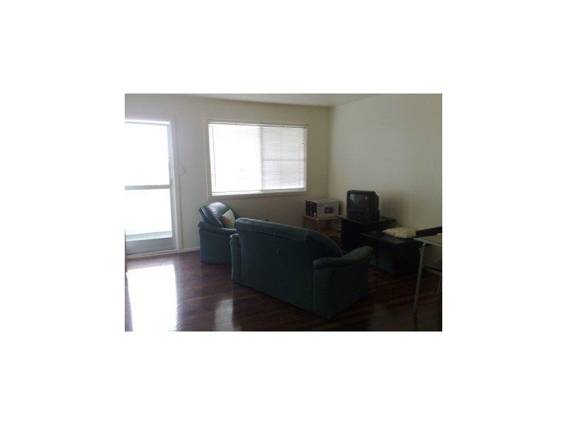 2/61 Elizabeth St, South Gladstone QLD 4680