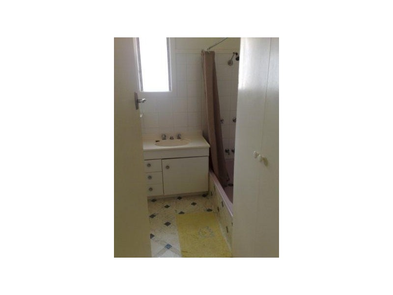 2/61 Elizabeth St, South Gladstone QLD 4680