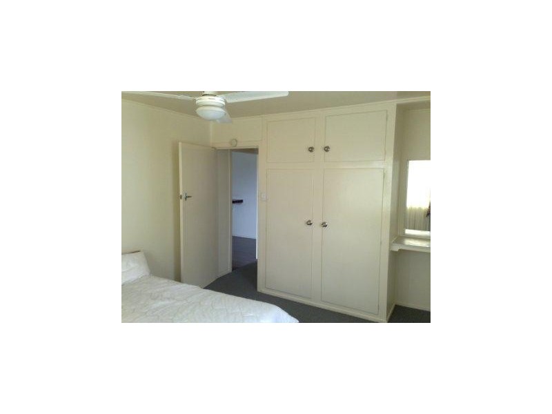 2/61 Elizabeth St, South Gladstone QLD 4680