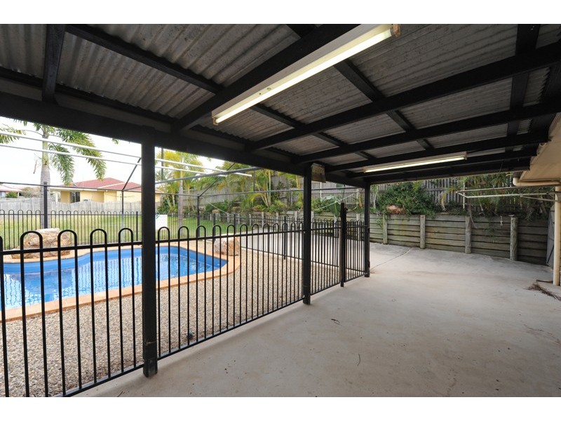 9 Montrose Place, New Auckland QLD 4680