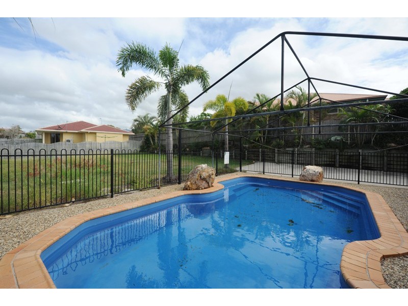 9 Montrose Place, New Auckland QLD 4680