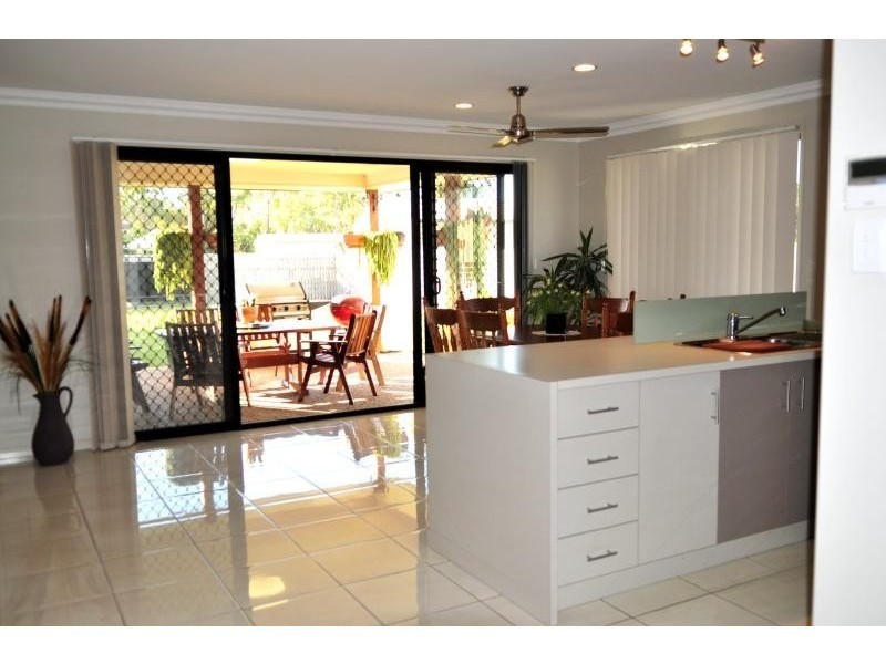 21 Victoria Avenue, Glen Eden QLD 4680