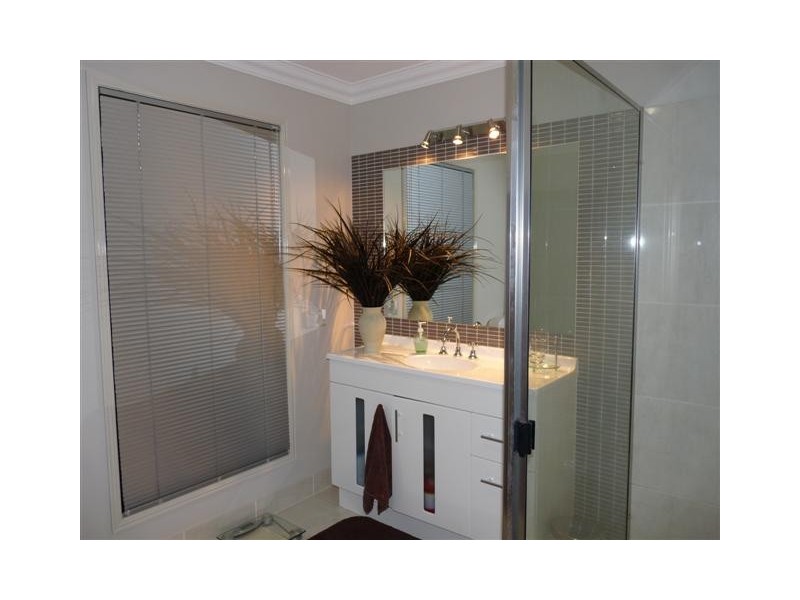 21 Victoria Avenue, Glen Eden QLD 4680