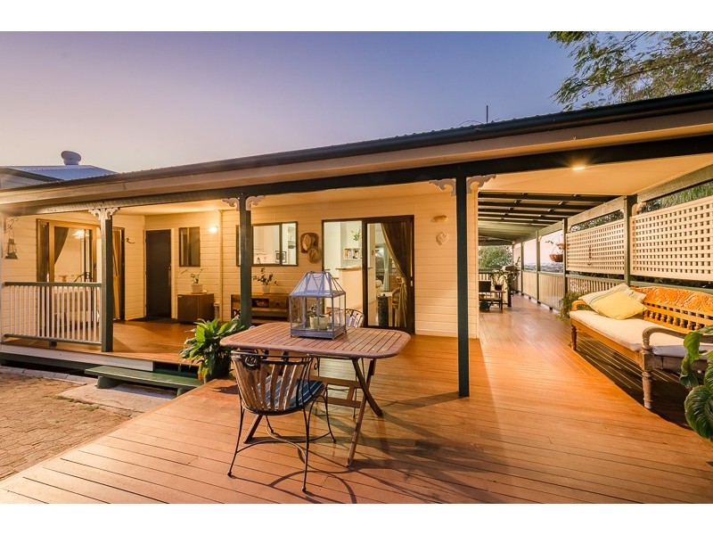 10 Earls Court, Telina QLD 4680