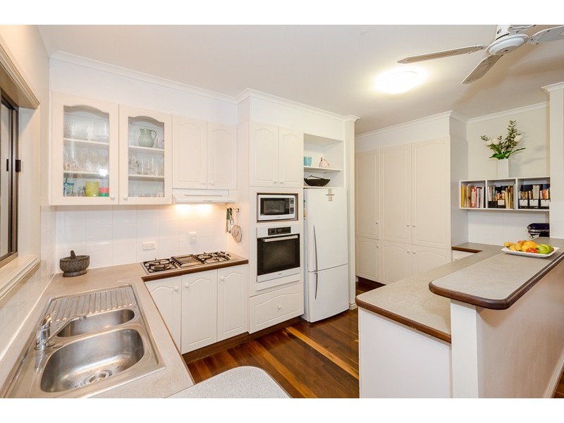 10 Earls Court, Telina QLD 4680