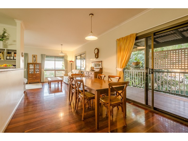 10 Earls Court, Telina QLD 4680