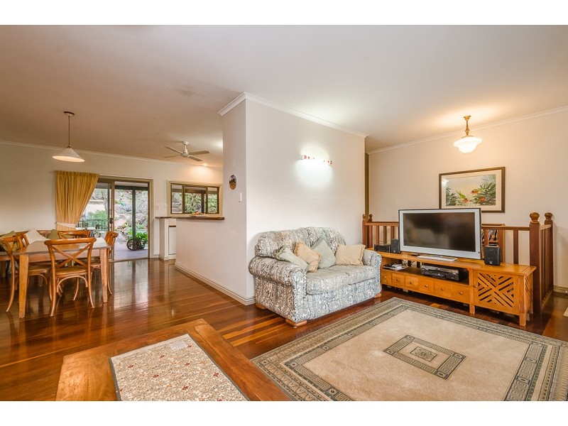 10 Earls Court, Telina QLD 4680