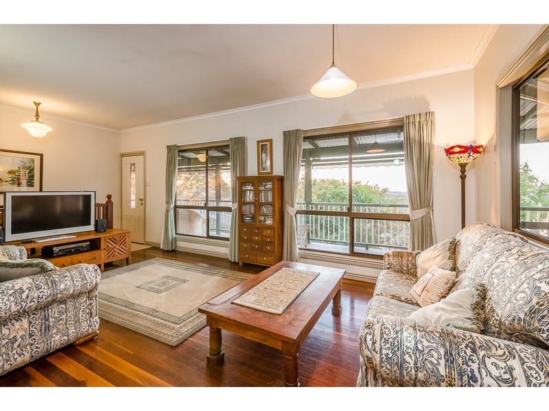 10 Earls Court, Telina QLD 4680