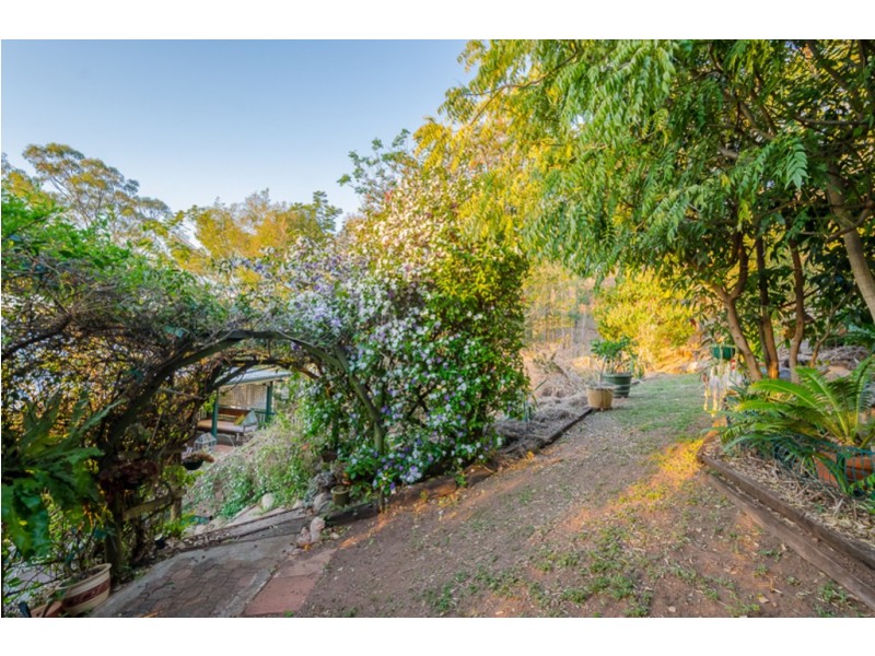 10 Earls Court, Telina QLD 4680