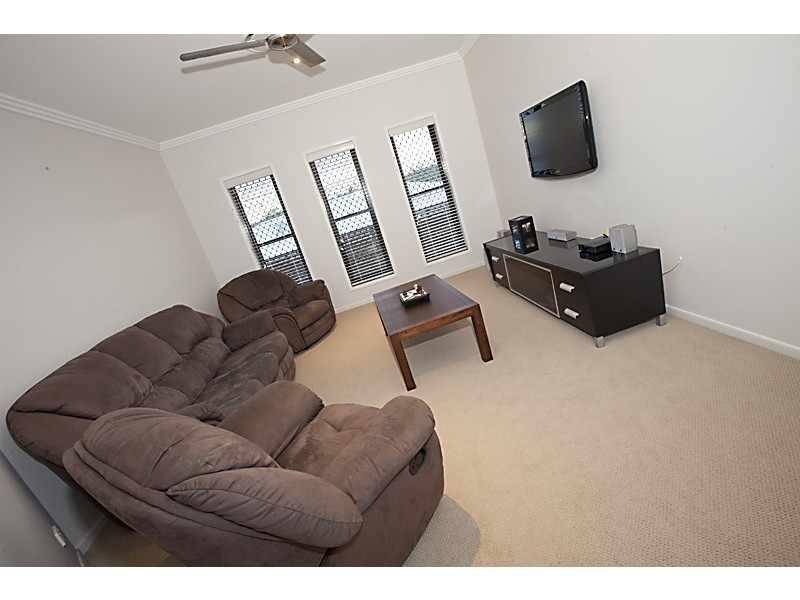8 Scorpius Place, Telina QLD 4680