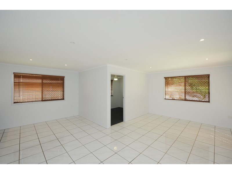 9 Finchley Street, Telina QLD 4680