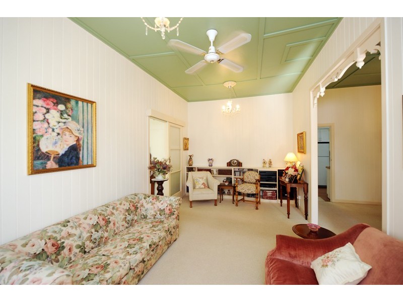 15 Fowler Street, West Gladstone QLD 4680