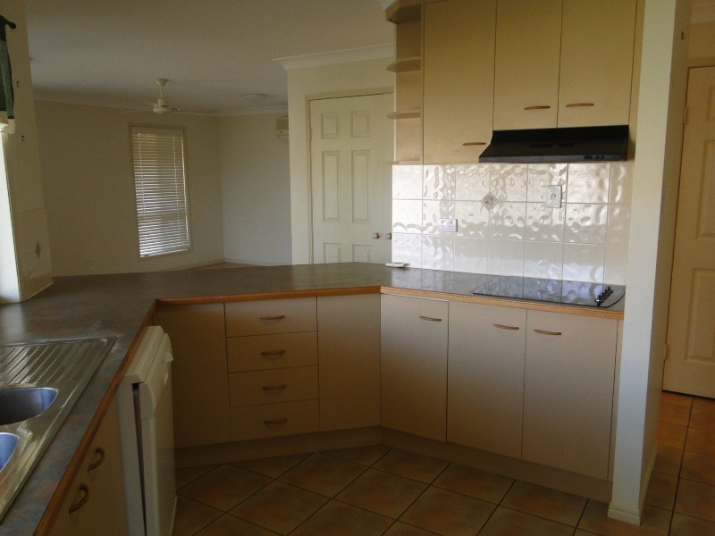 3 Craigmoor Court, New Auckland QLD 4680