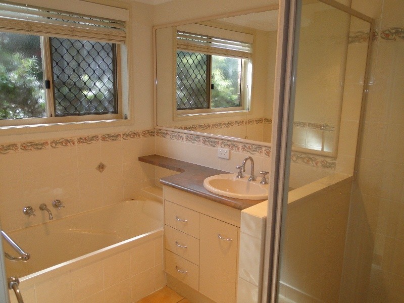 3 Craigmoor Court, New Auckland QLD 4680