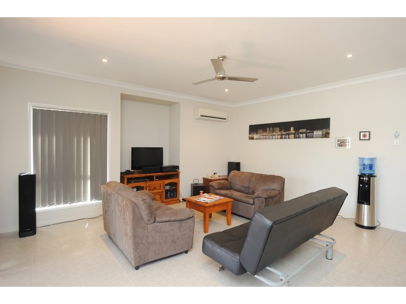 19 Larcom Rise, West Gladstone QLD 4680