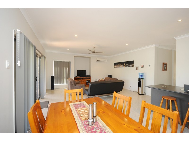 19 Larcom Rise, West Gladstone QLD 4680