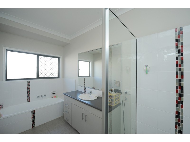 19 Larcom Rise, West Gladstone QLD 4680