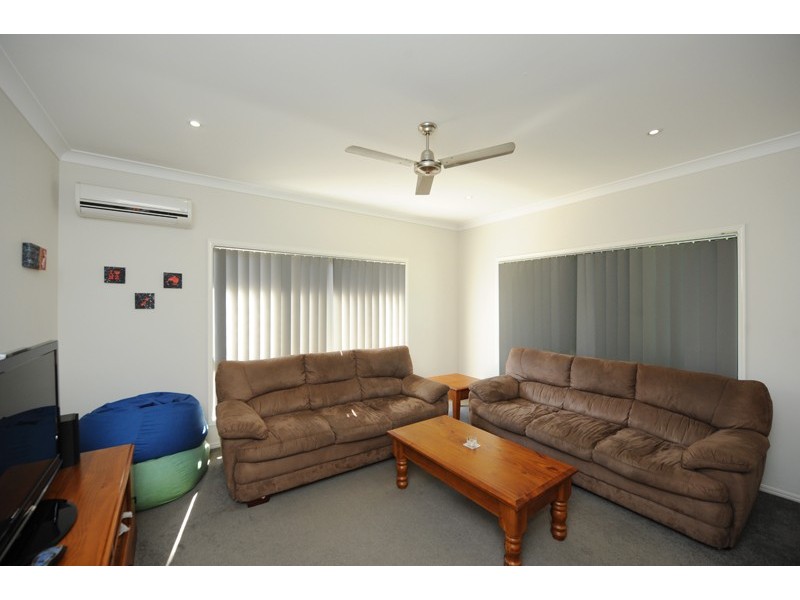 19 Larcom Rise, West Gladstone QLD 4680