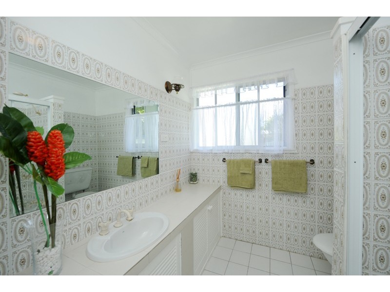 11 Far Street, West Gladstone QLD 4680