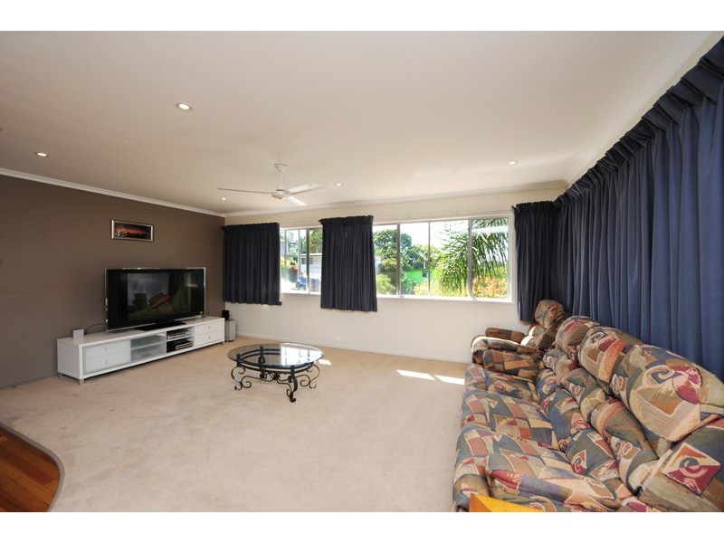 11 Far Street, West Gladstone QLD 4680