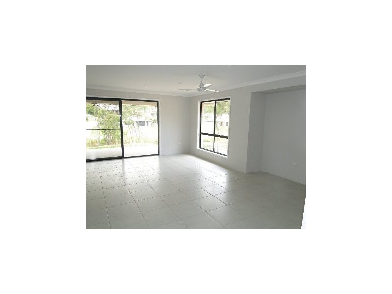 27 Allunga Drive, Glen Eden QLD 4680