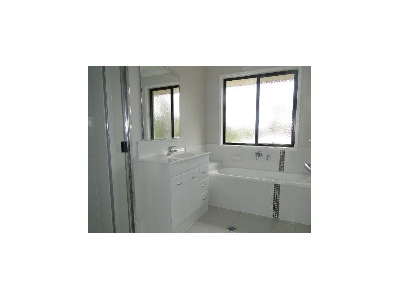 27 Allunga Drive, Glen Eden QLD 4680