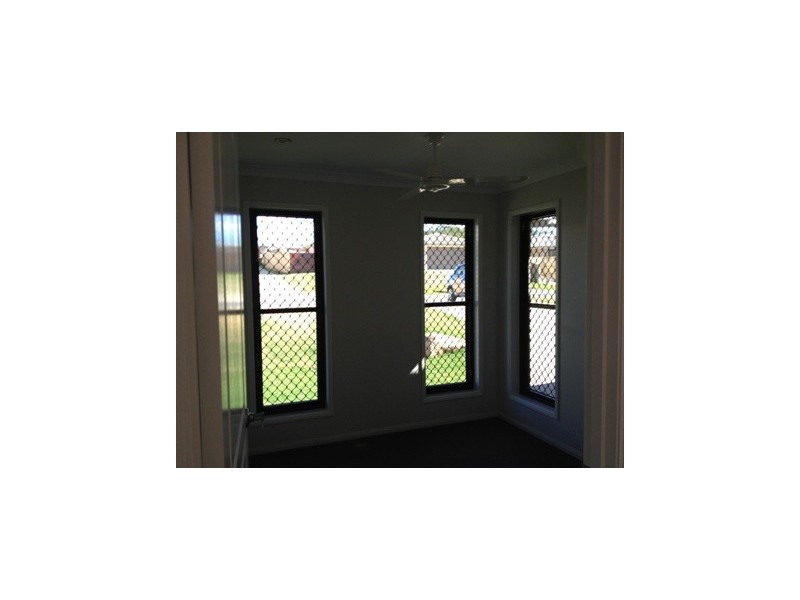 5 Woodland Court, Kirkwood QLD 4680