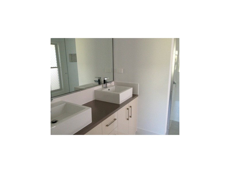 5 Woodland Court, Kirkwood QLD 4680