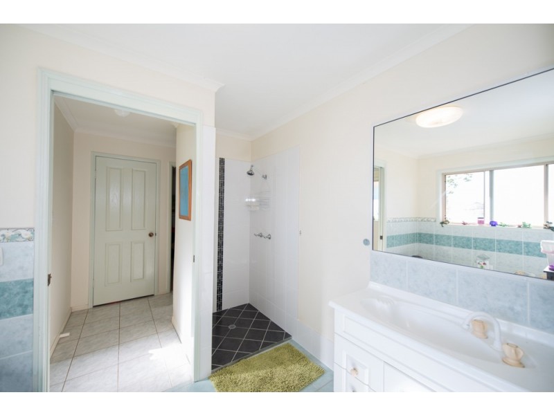 1 Threadingham Place, Telina QLD 4680